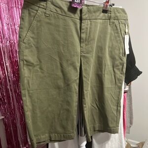 NWT Caslon Green Bermuda Shorts // Size 6